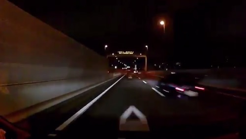 もはや無法地帯 夜の首都高に登場する不正改造車が異常な速度で走行する動画 動画有 Creative Trend