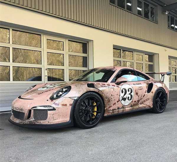 パープルカラーからピンク サビ風ラッピング施工のポルシェ 911gt3rs が公開に Creative Trend