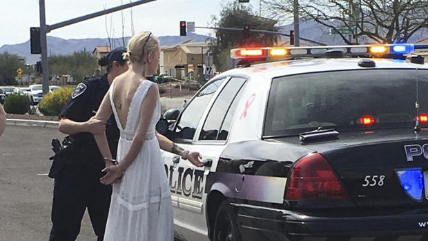 天国から地獄へ アリゾナ州にて 結婚式当日に新婦が遅刻 飲酒運転 1人死亡の大事故で逮捕 Creative Trend