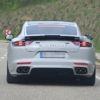 リヤテールは左右直結ではなく独立？フェイスリフト版・ポルシェ新型「パナメーラ」の
