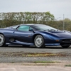 ジャガー「XJ220」が2台まとめてオークションにて出品→落札へ。合計落札額は意外にも