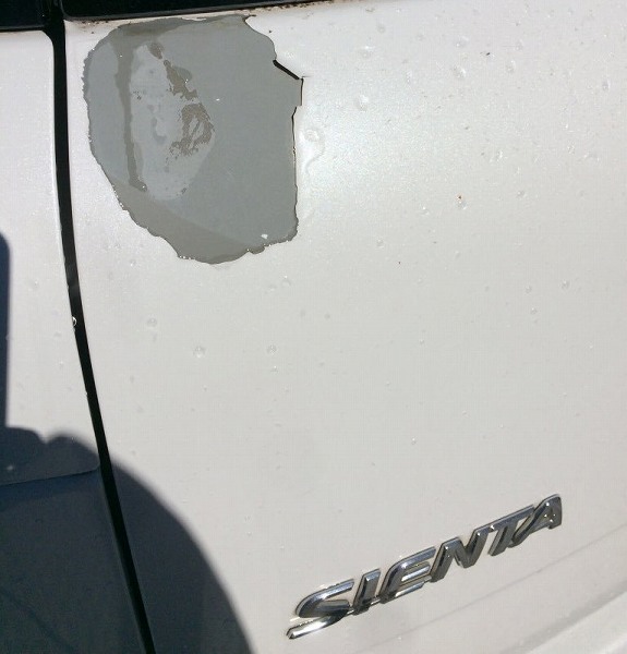 トヨタのホワイトパール塗装剥がれは10年式付近だけではない 17年に新車購入したプリウスa G Sでも僅か2年で塗装剥がれが発生していた件 ページ 2 Creative Trend