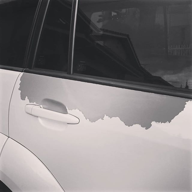 トヨタのホワイトパール塗装剥がれ被害拡大中 今度は10年付近 ヴィッツ ポルテ でも塗装剥がれが発生 アルファード ヴェルファイア ハイエース だけじゃないぞ Creative Trend