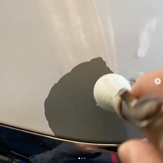 何と無償修理の対象外 15年付近のトヨタ アルファード Alphard のホワイトパール塗装剥がれがとんでもないことに 一瞬で塗装が剥がれて いく衝撃の瞬間を動画にて見ていこう 動画有 Creative Trend