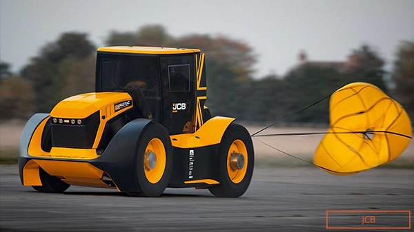 スペックが完全にマッスルカー 農業用トラクターが世界最速の247 35km Hに到達 エンジンは7 2リッターで最高出力1 000馬力 最大トルク2 500nmとか化け物じゃね 動画有 Creative Trend
