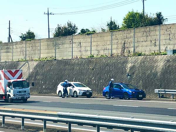 関越道を走る際は気を付けろ Wrブルーの覆面パトカー スバル Wrx S4 が登場 早速トヨタ プリウスa がロックオンされる 動画有 Creative Trend