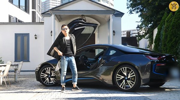 人気youtuber宮迫博之さんが自慢の愛車bmw I8を紹介 スーパーカー世代だからこそガルウィングに憧れた 60歳を過ぎたらランボルギーニを買う 動画有 Creative Trend