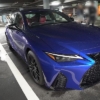 雨に濡れたレクサス新型IS300 F SPORT Mode Blackも良いな…ヒートブルーの良さが引き