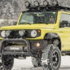 これで冬も乗り切れる！スズキ・ジムニーを更にリフトアップしたカスタムモデルが世界