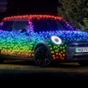 2021年は新型ミニ(MINI)エレクトリックをクリスマス仕様に！2,000個ものLED電飾でオブ