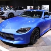 日産が東京オートサロン2025向けにワンガンブルーの新型フェアレディZ (RZ34)の実車を