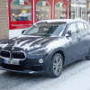 BMW新型「X2」にPHVモデルが遂に登場か？！”xDrive25e”のバッジを貼付した謎の開発車