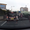 これは怖い…広島県にてトヨタ「ポルテ」のドライバが異常なあおり運転。幻覚が見えて