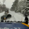 この事故はヤバイ…スバルWRXが雪道で追越し失敗→除雪車と衝突して「車体半分を失う」