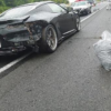 広島県の山陽道にて、レクサスLC500が単独事故でクラッシュ。大雨で路面をスリップし