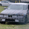 フルモデルチェンジ版・BMW新型5シリーズの開発車両を初スパイショット！キドニーグリ